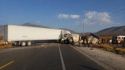 En el percance estuvieron involucrados dos tráileres; uno de ellos transportaba poliuretano.