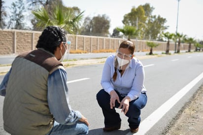 A través de la Dirección de Obras Públicas y Desarrollo Urbano, el Ayuntamiento de Gómez Palacio concluyó los trabajos de más de 48 mil metros cuadrados de pavimentación en cinco sectores del municipio, en los que se aplicaron recursos por más de 15 millones de pesos provenientes del Ramo 33 y del Fondo Nacional de Desastres (Fonden). (DIANA GONZÁLEZ)