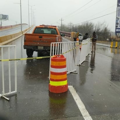 Debido a la condición altamente derrapante del pavimento, las autoridades de vialidad ordenaron el corte de circulación de esta vía.