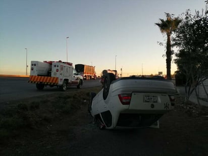 El percance ocurrió ayer sobre el bulevar Ejército Mexicano. (EL SIGLO DE TORREÓN)