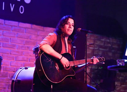 Fernando Stala le cantó a los laguneros. (EL SIGLO DE TORREÓN/ Jesús Galindo)