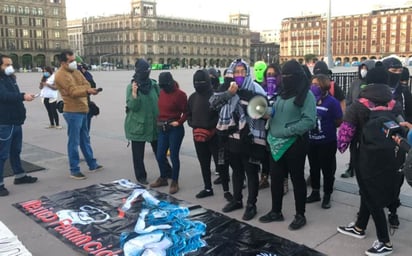 Las feministas acusaron al presidente Andrés Manuel López Obrador de encubrir a un violador. (ESPECIAL)