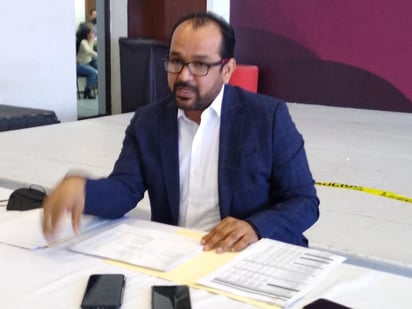 El síndico municipal, Omar Castañeda, quien también es aspirante a ser candidato por Morena a la Diputación Federal por el Distrito 02 con cabecera en Gómez Palacio, consideró que para el próximo mes de junio el presidente de la República, Andrés Manuel López Obrador, será arropado nuevamente en el Congreso de la Unión gracias a la confianza de la ciudadanía en sus representantes afines a este nuevo proyecto de nación. (DIANA GONZÁLEZ)