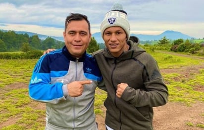 De cara a la pelea entre su pupilo, Miguel 'Alacrán' Berchelt contra Óscar Valdez, por el campeonato superpluma del Consejo Mundial de Boxeo (CMB), el entrenador Alfredo Caballero no pudo realizar el viaje debido a que su visa para ingresar a Estados Unidos, venció hace unas semanas.(alacranbercheltoficial)