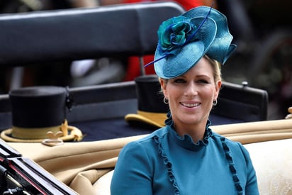 Zara Phillips, quien es conocida como 'la nieta preferida' de la reina Isabel II, y su esposo el exjugador de rugby Mike Tindall, anunciaron en diciembre que esperan a un nuevo miembro en la familia. El próximo bebé se unirá al matrimonio y a sus dos hermanas Mia, de 7 años, y Lena de 2. (ARCHIVO)