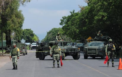 Pobladores de Los Hoyos, del municipio de Heliodoro Castillo, denunciaron que elementos del Ejército irrumpieron con violencia en su comunidad.