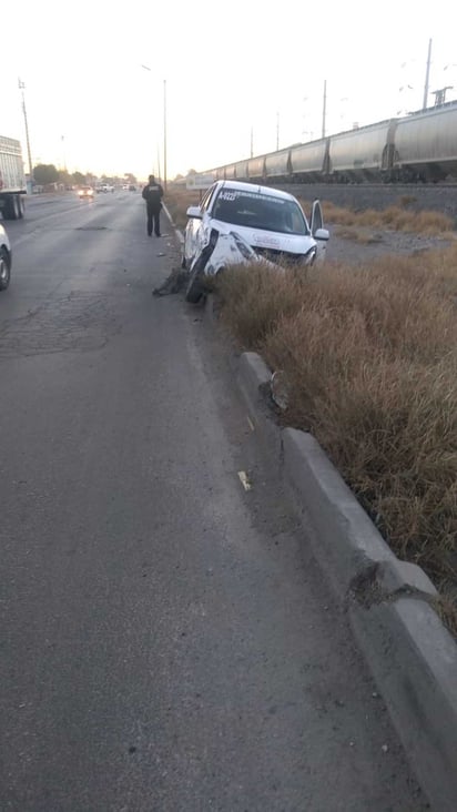 Los involucrados son un taxi Nissan March y un Subaru. (EL SIGLO DE TORREÓN)