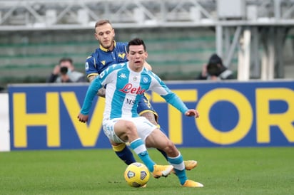 El mexicano Hirving 'Chucky' Lozano no podrá ver acción en la ida de los 32vos de final ante Granada por una lesión. (EFE)