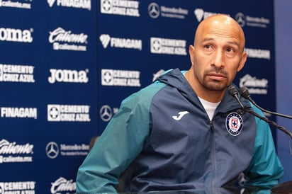 Óscar Pérez, actual entrenador de porteros de Cruz Azul, ya obtuvo su título como director técnico. (ARCHIVO)