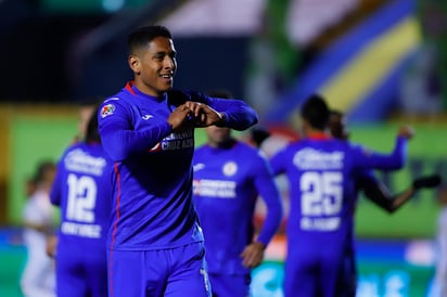 Luis Romo celebra luego de marcar el primer tanto en la victoria de Cruz Azul 2-0 sobre Tigres. (JAM MEDIA)