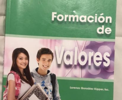 El pasado miércoles por la tarde se exhibió en redes sociales las descripciones de hombres y mujeres en el libro 'Formación de valores' de Lorenzo González Kipper, el cual supuestamente se utiliza actualmente en el bachillerato de La Salle Torreón. (Especial) 