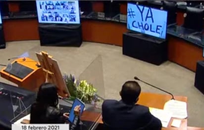 Durante la Sesión Ordinaria de este jueves en el Senado, un cártel con la frase '#YaChole' fue expuesto de manera virtual, luego de que este jueves el presidente Andrés Manuel López Obrador expresara que 'ya chole' con las campañas contra Félix Salgado Macedonio, acusado de abuso sexual. (Especial) 