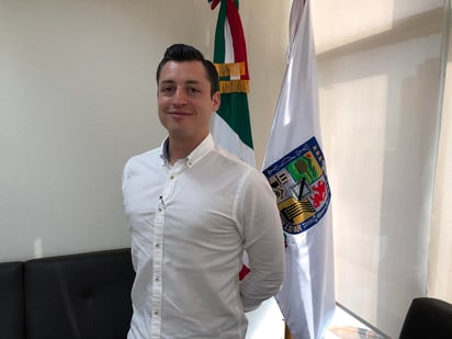 Luis Donaldo Colosio Riojas, aspirante del partido Movimiento Ciudadano a la alcaldía de esta ciudad, acusó a su contrincante por el mismo puesto, el priista Francisco Cienfuegos Martínez, de pretender intimidarlo al acosar a su esposa con el uso de la fuerza pública municipal, para sacarlo de la contienda del próximo 6 de junio, con el concurso del candidato a la gubernatura por el PRI-PRD, el exalcalde regiomontano, Adrián de la Garza Santos. (ARCHIVO)