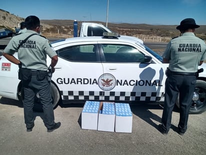 Los agentes encontraron tres cajas con 196 paquetes de los cigarrillos apócrifos, que no contaban con la documentación que amparara su legal adquisición.