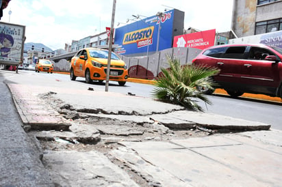 La Canaco propuso que se utilicen recursos del impuesto predial en la rehabilitación de banquetas del primer cuadro de la ciudad. (EL SIGLO DE TORREÓN)