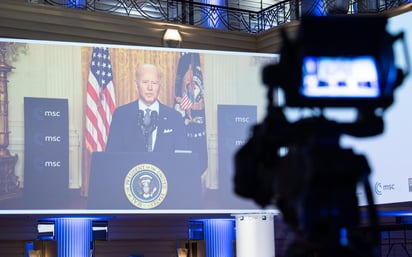 En su primera aparición importante en el escenario global, el presidente estadounidense Joe Biden pidió a los gobernantes del mundo que demuestren juntos que “las democracias todavía pueden cumplir” al tiempo que destacó el empeño de su gobierno de dejar atrás rápidamente el enfoque de “primero Estados Unidos” de su predecesor Donald Trump. (EFE) 
