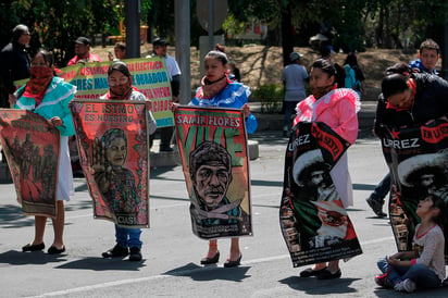 Integrantes del Frente de Pueblos en Defensa de la Tierra y el Agua marcharon de la iglesia El Calvario al zócalo de Cuernavaca para denunciar que a dos años del asesinato del activista, Samir Flores Soberanes, la Fiscalía General del Estado (FGE) no ha presentado resultados en las investigaciones y tampoco hay detenidos. (ARCHIVO)