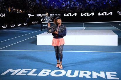 Naomi Osaka derrotó 6-4, 6-3 a Jennifer Brady y logró su segundo título del Abierto de Australia. (Agencias) 