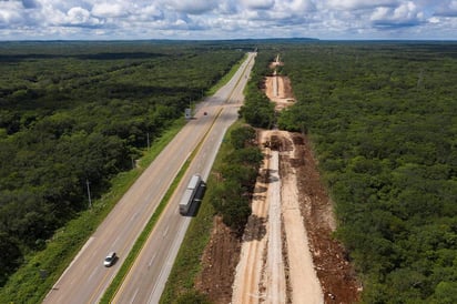 El Tren Maya es un proyecto transparente que cumple con la normatividad, aseguró este domingo el Fondo Nacional de Fomento al Turismo (Fonatur) en respuesta a las acusaciones hechas por la Auditoría Superior de la Federación (ASF). (ESPECIAL) 
