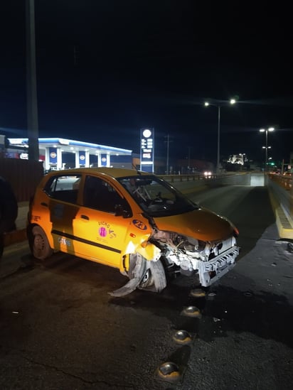 El taxi siniestrado es un Hyundai Grand i-10 de la base UICHO. (EL SIGLO DE TORREÓN)