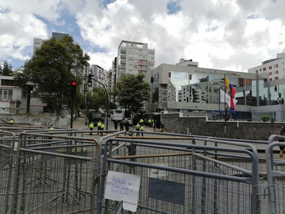 Los resultados oficiales publicados por el órgano electoral mandan a los dos candidatos a segunda vuelta. (EFE) 