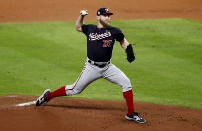 El estelar lanzador de los Nacionales de Washington, Stephen Strasburg, apenas pudo lanzar cinco innings la temporada pasada. (ARCHIVO)