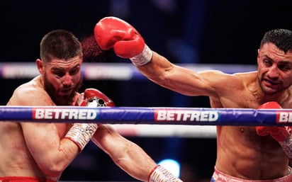  David Avanesyan, defendió con éxito su título, al derrotar, por nocaut técnico en el sexto asalto, al británico Josh Kelly, en la Arena Wembley de Londres, Inglaterra. (CORTESÍA)
 