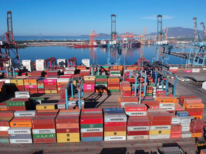 El transporte marítimo se convirtió en la principal vía para mover mercancía pirata, siendo China y siete países más el origen de contenedores cargados con productos ilegales, de acuerdo con la Organización para la Cooperación y el Desarrollo Económicos (OCDE). México también es parte de la lista de los países que más movilizan mercancía falsificada, si se consideran por su valor junto con India, Malasia, Singapur, Tailandia, Turquía, Emiratos Árabes Unidos. (ARCHIVO)