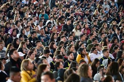  La Secretaría del Bienestar adelantará recursos por más de 49 mil 500 millones de pesos para los beneficiarios de los programas Pensión para Adultos Mayores, Personas con Discapacidad y Niños y Niñas de Madres trabajadoras para no interferir en la veda electoral. (ARCHIVO)