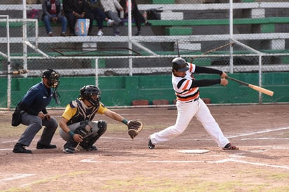 La Liga de Beisbol de Veteranos “Juan Navarrete Sánchez” continúa con su exitosa temporada de regreso a los diamantes, superando las limitaciones impuestas por la pandemia global, para cantar nuevamente el “Playball” en los diamantes laguneros.
(ARCHIVO)