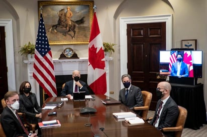 El primer ministro de Canadá, Justin Trudeau, inició su primera reunión bilateral con el presidente estadounidense, Joe Biden, con un ataque indirecto a su predecesor, Donald Trump, al afirmar que 'se ha echado de menos el liderazgo de Estados Unidos' en los últimos años. (EFE)