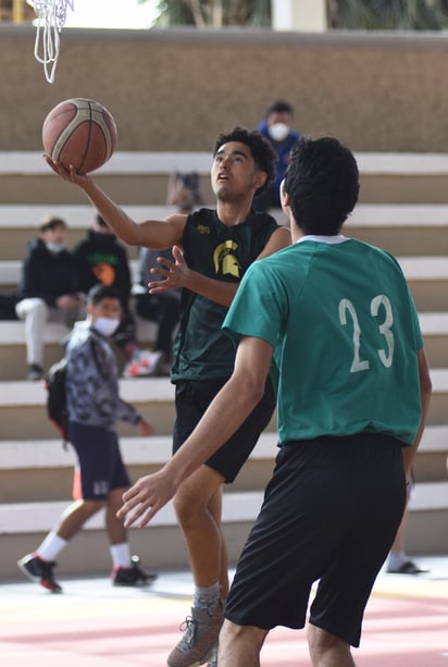 Otra jornada de adrenalina pura sobre la cancha, otorgó la Liga Dominical de Baloncesto, que llevó a cabo los ocho partidos correspondientes a la séptima fecha de su torneo, el cual tiene como sede el Parque Fundadores, al poniente de esta ciudad. (ESPECIAL)