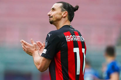 La UEFA ordenó iniciar una investigación tras las denuncias de que Zlatan Ibrahimovic fue objeto de insultos racistas cuando el Milan visitó a Estrella Roja de Belgrado la semana pasada. (AP)
