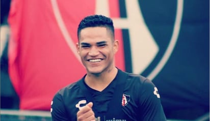 Luego de haber sido puesto en cuarentena de manera obligatoria por irse de fiesta, además de multas económicas, el peruano Anderson Santamaría ya podría ser tomado en cuenta por Diego Cocca para el partido en donde Atlas visitará a Toluca el próximo sábado. (ESPECIAL) 
