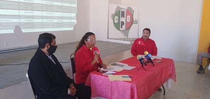 Los regidores priistas Aidee Román y Francisco Bardán realizaron una serie de señalamientos contra la administración municipal. (EL SIGLO DE TORREÓN/ Diana González)