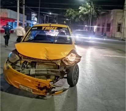 El percance vial ocurrió al filo de las 21:00 horas del miércoles en el citado crucero, cuando el conductor del taxi marca Dodge i10, color amarillo, circula por el bulevar Revolución, de poniente a oriente.
 (EL SIGLO DE TORREÓN)