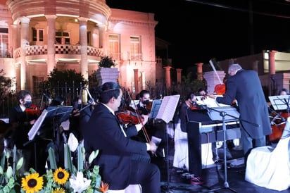 La ciudad de San Pedro se vistió de luces, colores y cultura en la conmemoración de los 150 años de la fundación de la primera colonia agrícola del municipio, llevándose a cabo varias actividades durante todo el 24 de febrero, donde las autoridades municipales invitaron a la ciudadanía a vivir la fiesta a lo grande desde sus hogares. (MARY VÁZQUEZ)