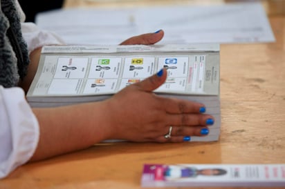 El INE en Coahuila ha contactado a 251 mil ciudadanos para que funjan como funcionarios de casilla en las elecciones del próximo 6 de junio, esta cifra representa un avance del 85%. (ARCHIVO)