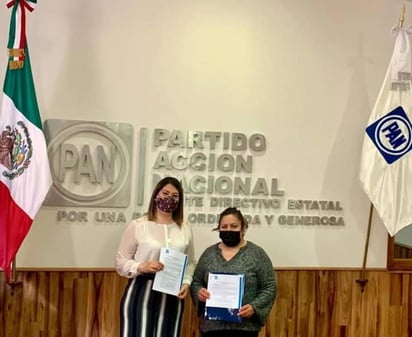 La panista, Silvia del Carmen Nevárez Rodríguez, se registró junto con Alma Arreola ante el Comité Directivo Estatal del PAN como fórmula para la candidatura a la diputación local por el distrito 09 en Durango. (ESPECIAL)
