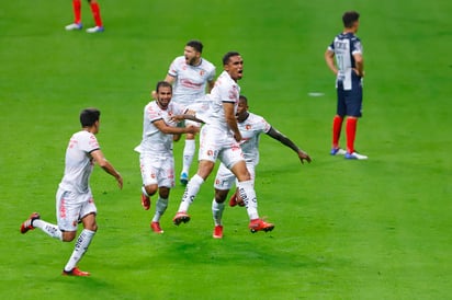 El colombiano Mauro Manotas convirtió este domingo un gol en el minuto 89 y logró así para los Xolos de Tijuana un empate 1-1 en casa de los Rayados de Monterrey, en el torneo Clausura 2021 del fútbol mexicano. (ESPECIAL)
