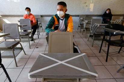 En Jalisco, que alberga a Guadalajara, la tercera metrópoli más grande del país, la Secretaría de Educación afirmó que la medida es voluntaria tanto para las escuelas como para las familias de los estudiantes.
(EFE)