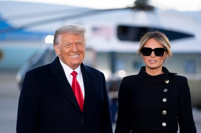 Donald y Melania Trump habrían recibido la vacuna antiCOVID antes de abandonar la Casa Blanca en enero. (ARCHIVO)
