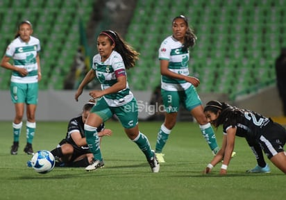 El Santos Laguna Femenil continúan sin regresar a la senda del triunfo. Desaprovecharon su localía y el enfrentar al sotanero del torneo, al empatar 2-2 ante las Centellas del Necaxa en el Estadio Corona. (JESÚS GALINDO)