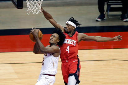 Collin Sexton (i) metió 39 puntos en la victoria de los Cavaliers 101-90 sobre los Rockets. (AP)