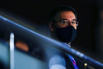  El expresidente del Barcelona Josep Maria Bartomeu fue puesto en libertad provisional el martes tras comparecer ante una magistrada al cabo de una noche en la cárcel dentro de una investigación por presuntas irregularidades durante su gestión. (ARCHIVO)