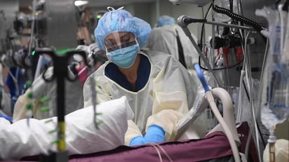 Un paciente intubado está en promedio 23 días hospitalizado sin la garantía de que sobreviva. (ARCHIVO)