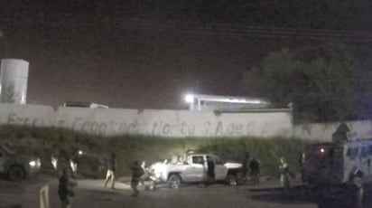 En julio del 2020 soldados dispararon centenares de veces con armas largas y a corta distancia, contra una camioneta en donde viajan presuntamente miembros de la delincuencia organizada, en Nuevo Laredo, Tamaulipas.
(ARCHIVO)