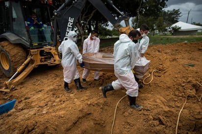 Brasil, uno de los países del mundo más afectados por la pandemia, batió un nuevo récord diario de muertes por coronavirus al registrar 1,910 fallecimientos en las últimas 24 horas, según informó este miércoles el Gobierno. (EFE)
