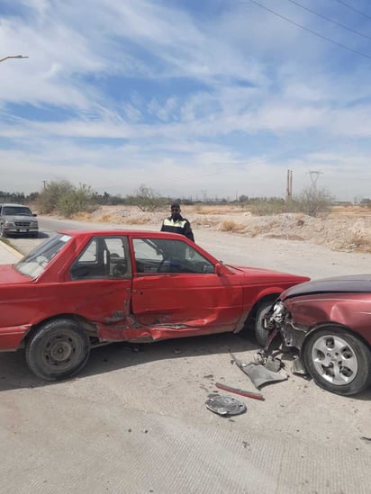 Los agentes de Peritos aseguraron a los dos conductores de los vehículos involucrados. (EL SIGLO DE TORREÓN)