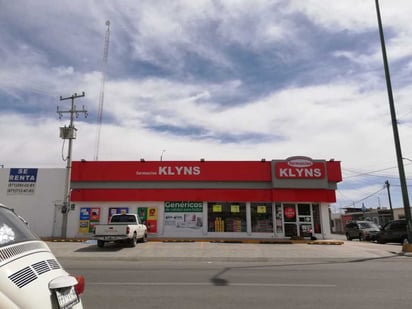 La farmacia se ubica sobre la calzada División del Norte, entre las calles Imbabura y Loja, en la colonia La Merced II. (EL SIGLO DE TORREÓN)